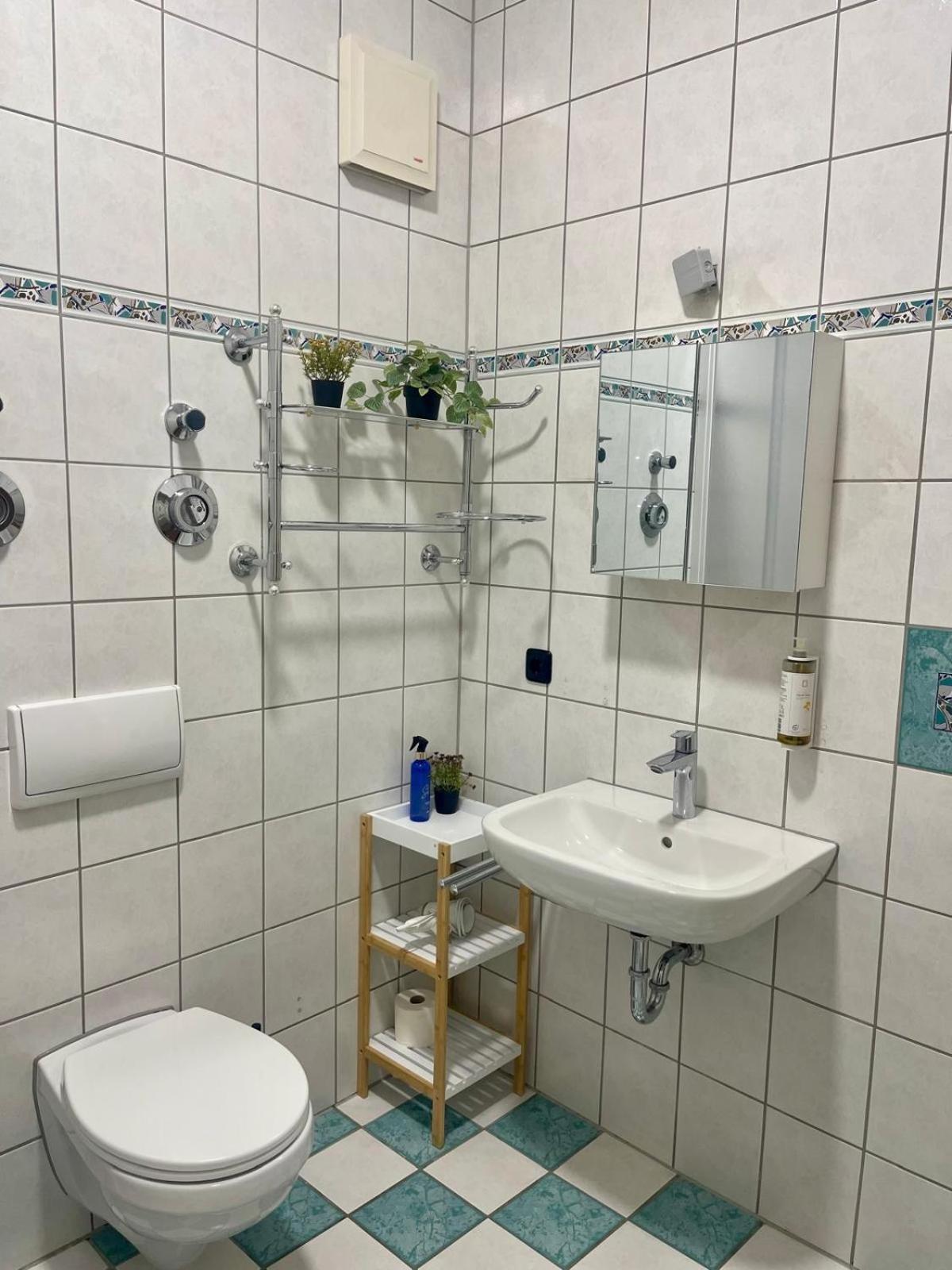 Raha Apartments - Modernes Studio-Apartment - Hbf - Gratis Parkplatz Erfurt Exterior foto